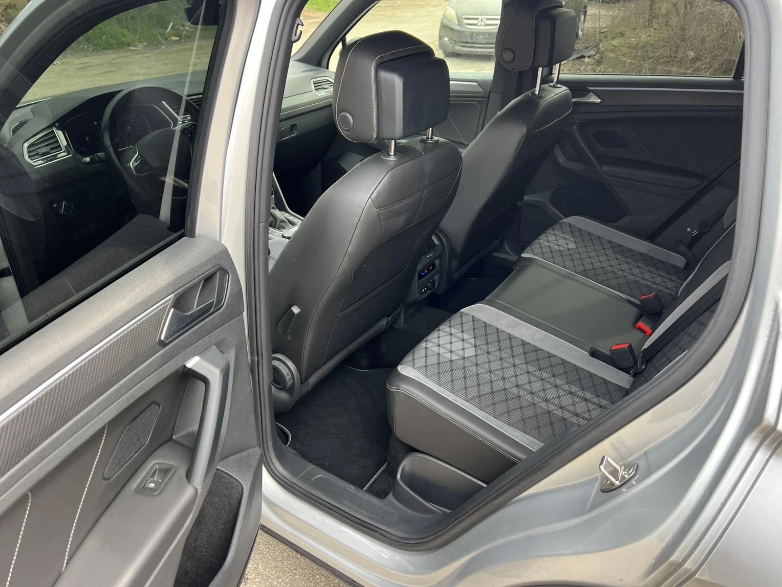 VW Tiguan 4 motion, R line, снимка 12 - Автомобили и джипове - 53659778