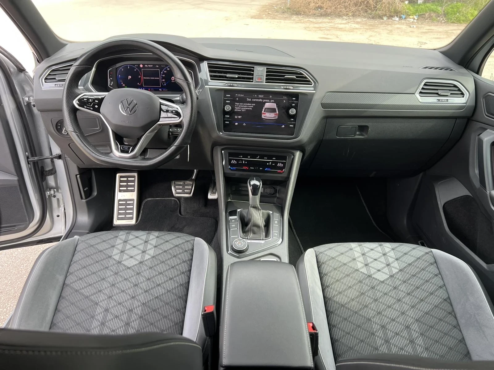 VW Tiguan 4 motion, R line, снимка 10 - Автомобили и джипове - 53659778