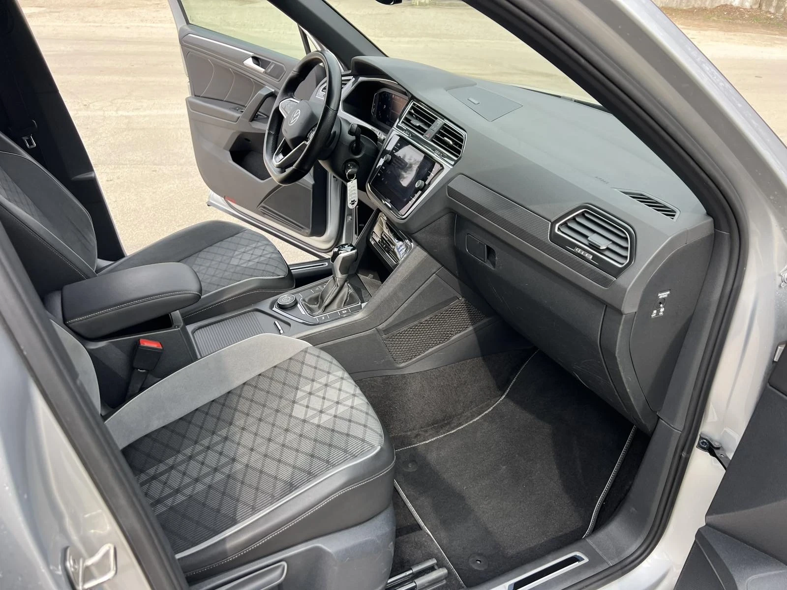 VW Tiguan 4 motion, R line, снимка 9 - Автомобили и джипове - 53659778