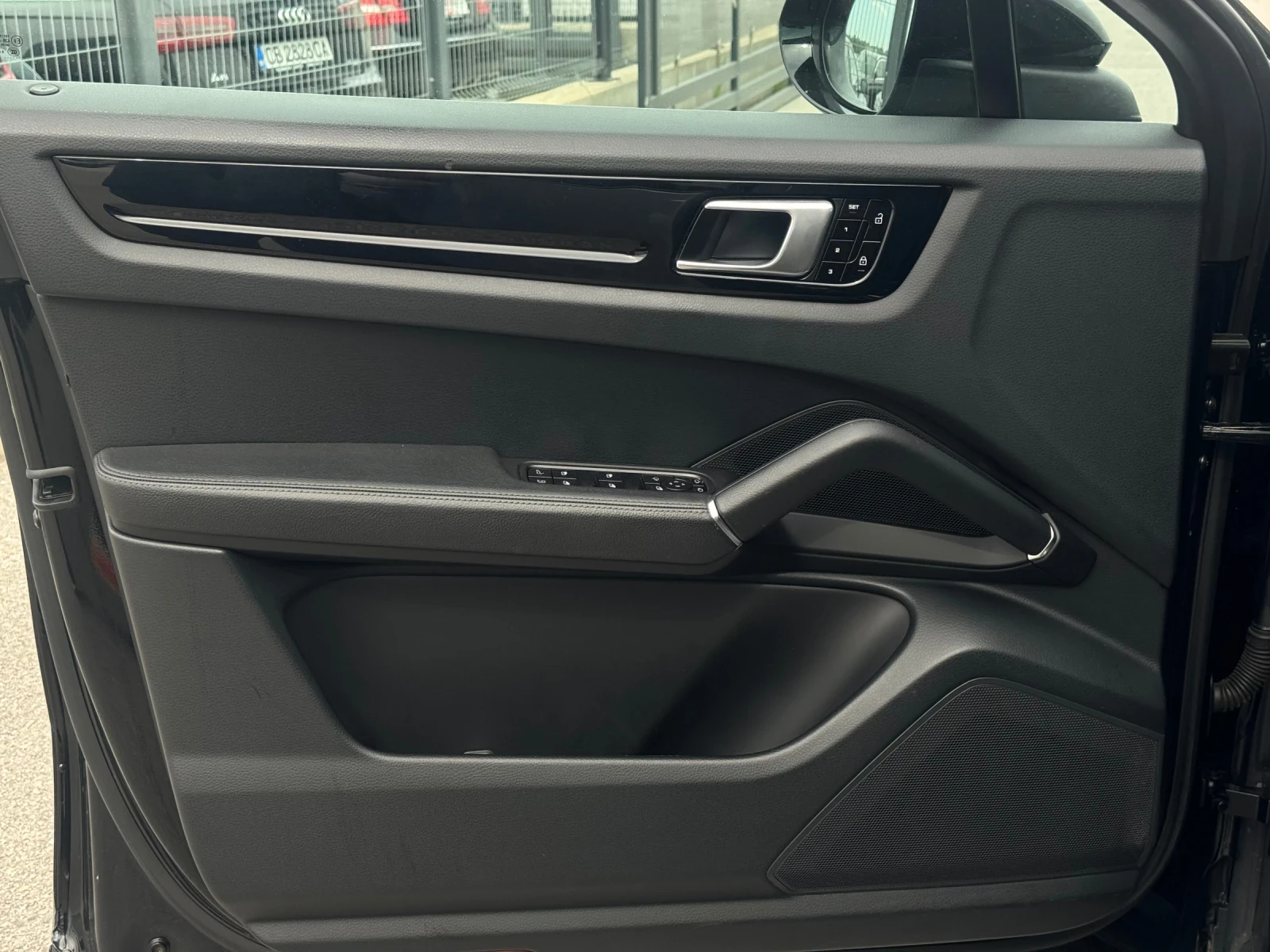 Porsche Cayenne Coupe plug in hybrid, снимка 9 - Автомобили и джипове - 54543359