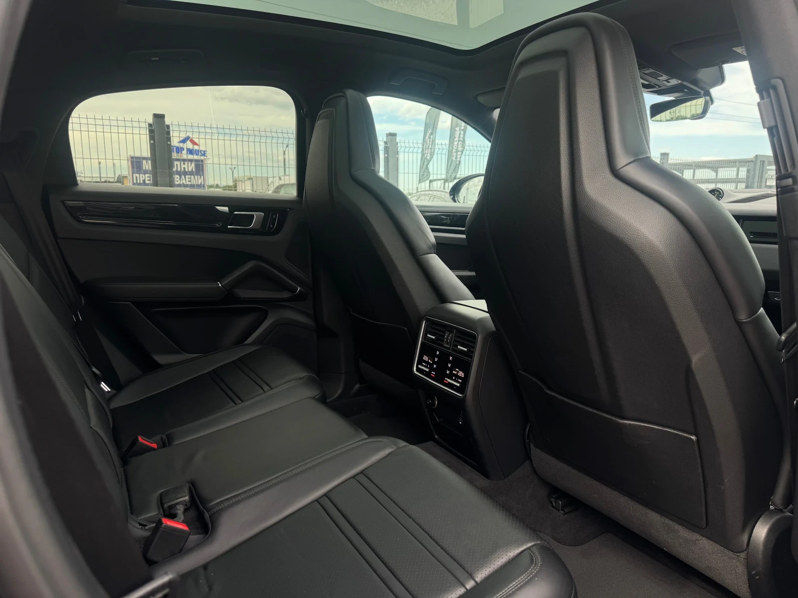 Porsche Cayenne Coupe plug in hybrid, снимка 12 - Автомобили и джипове - 54543359