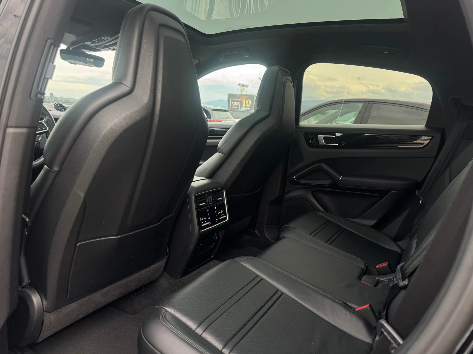 Porsche Cayenne Coupe plug in hybrid, снимка 11 - Автомобили и джипове - 54543359