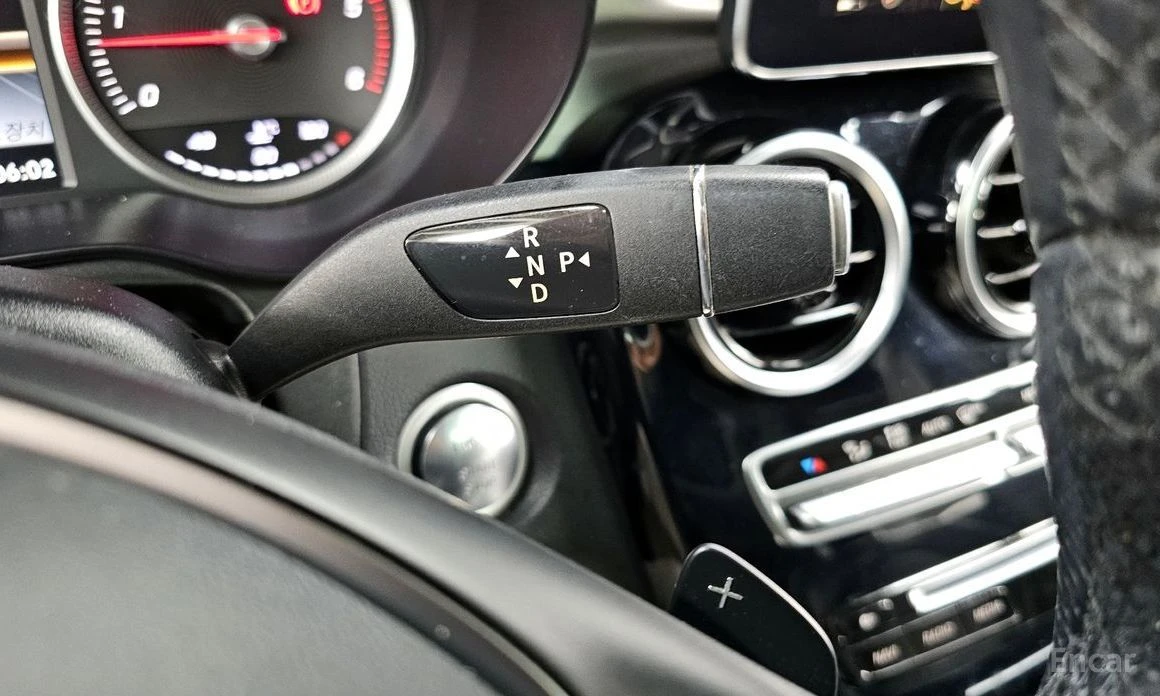 Mercedes-Benz GLC 220, снимка 9 - Автомобили и джипове - 54667072