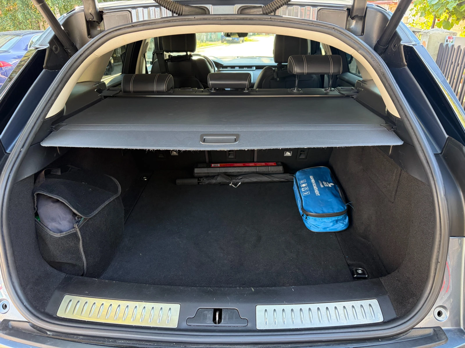 Land Rover Range Rover Velar D240 S, снимка 14 - Автомобили и джипове - 55429035