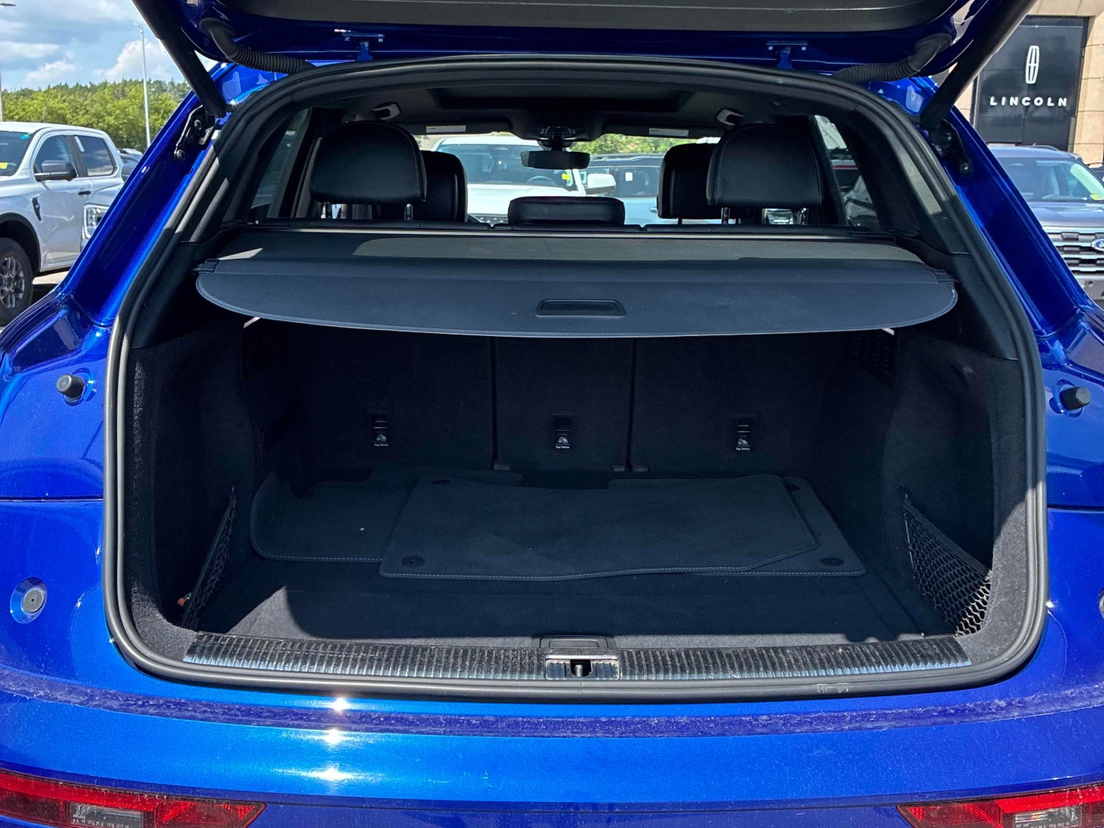 Audi SQ5  Technik / 360 / Distronic / B&O / Carfax, снимка 13 - Автомобили и джипове - 56149861