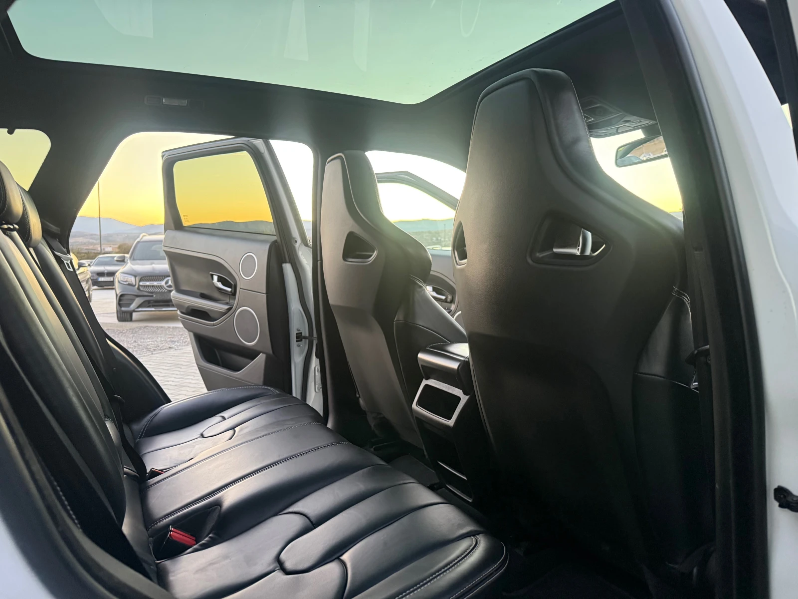 Land Rover Range Rover Evoque 2.2sd 4x4 Dynamic Собствен лизинг !!!, снимка 11 - Автомобили и джипове - 56575372