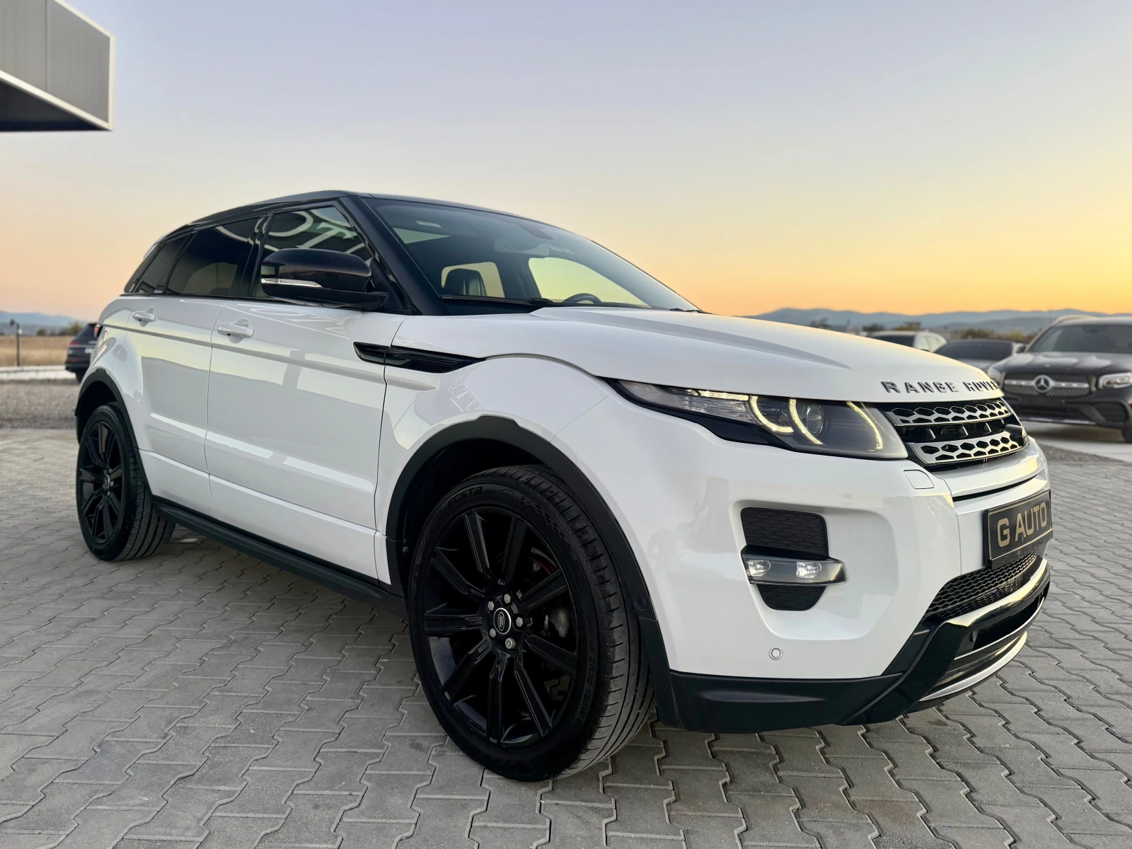 Land Rover Range Rover Evoque 2.2sd 4x4 Dynamic Собствен лизинг !!!, снимка 3 - Автомобили и джипове - 56575372
