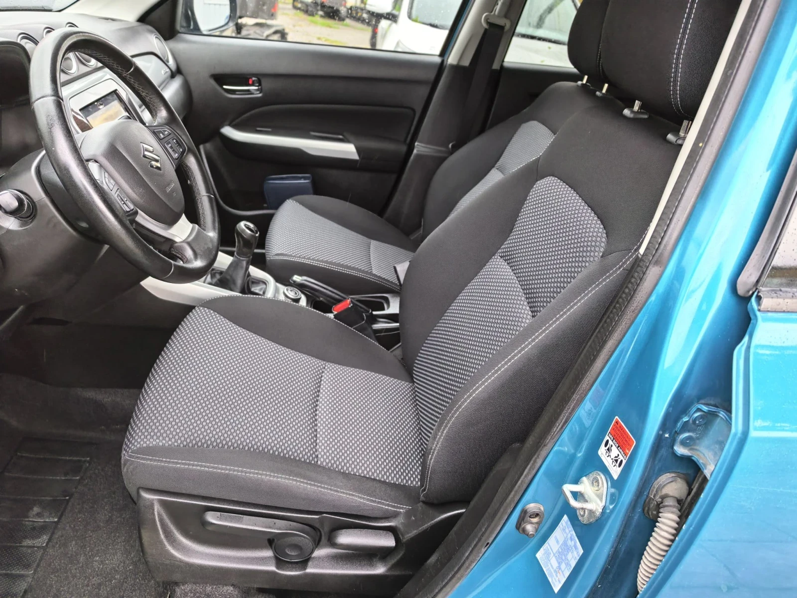 Suzuki Vitara 1.6 i 4WD, снимка 11 - Автомобили и джипове - 56746899