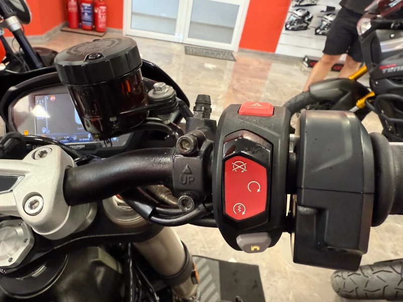 Triumph Speed Triple 1050S, снимка 14 - Мотоциклети и мототехника - 51026577