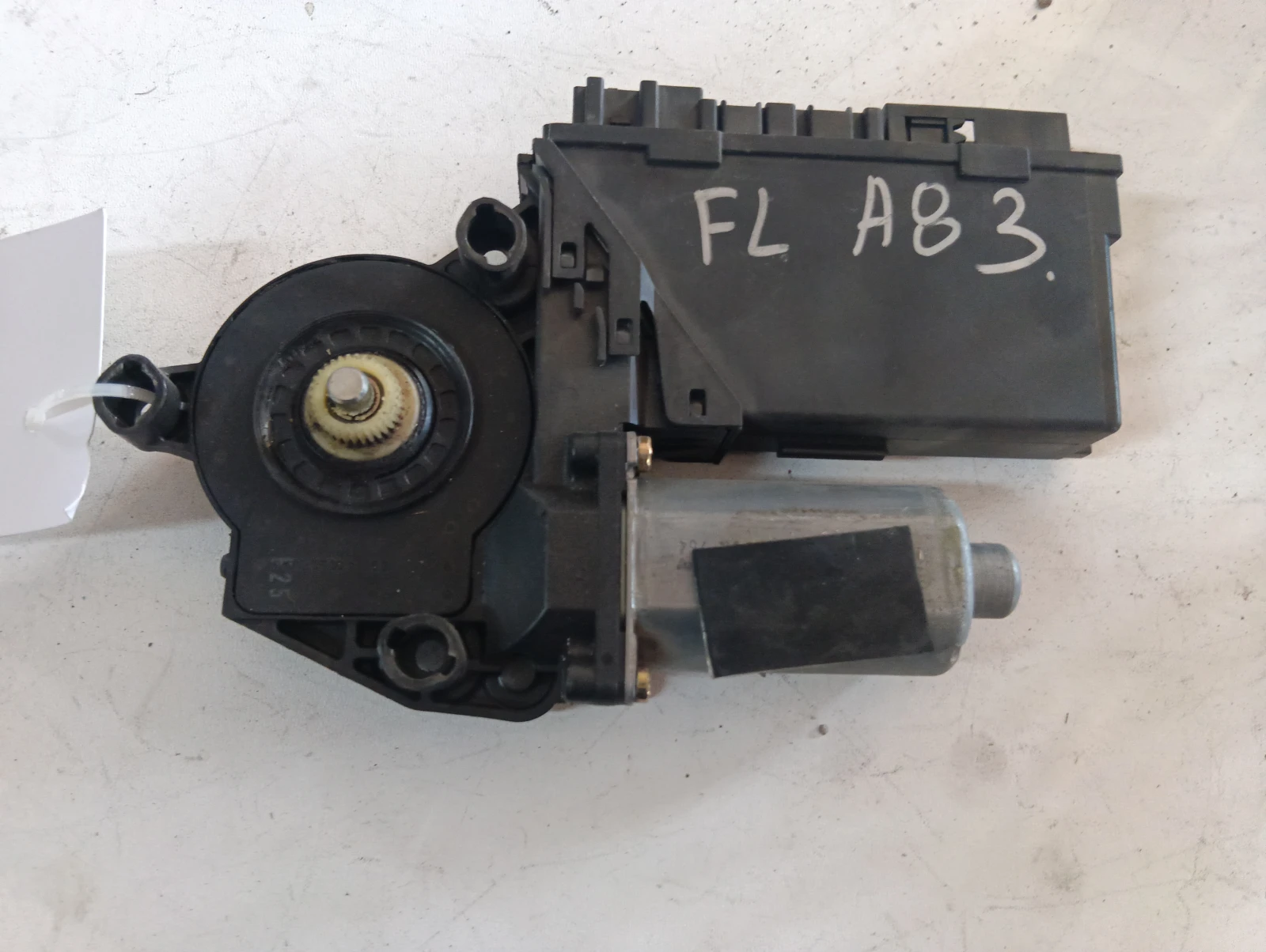 ел.машинка за предно ляво 4E1959801 4E1910802 Audi A8