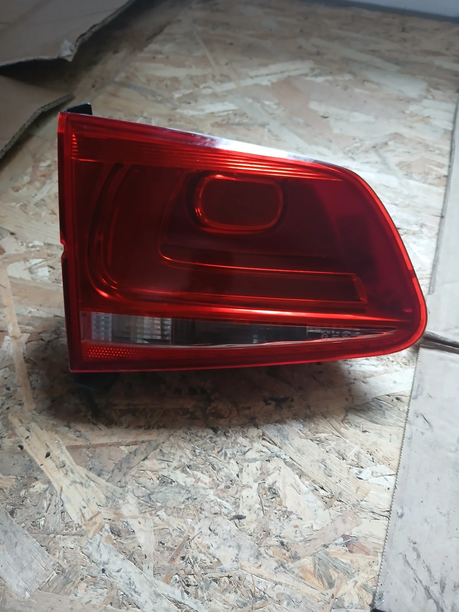 7P6 945 093 C стоп вътрешен десен Vw Touareg 2012г 