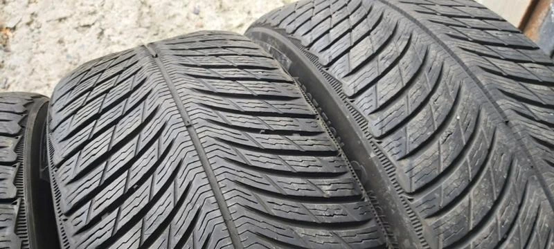 Гуми Зимни 235/50R17, снимка 3 - Гуми и джанти - 35123160