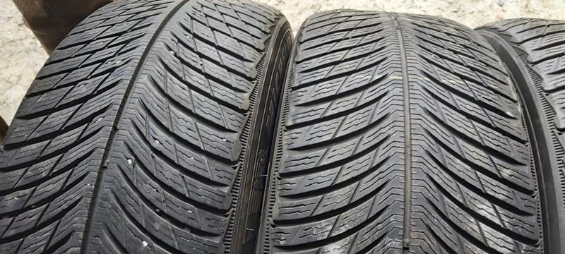 Гуми Зимни 235/50R17, снимка 2 - Гуми и джанти - 35123160