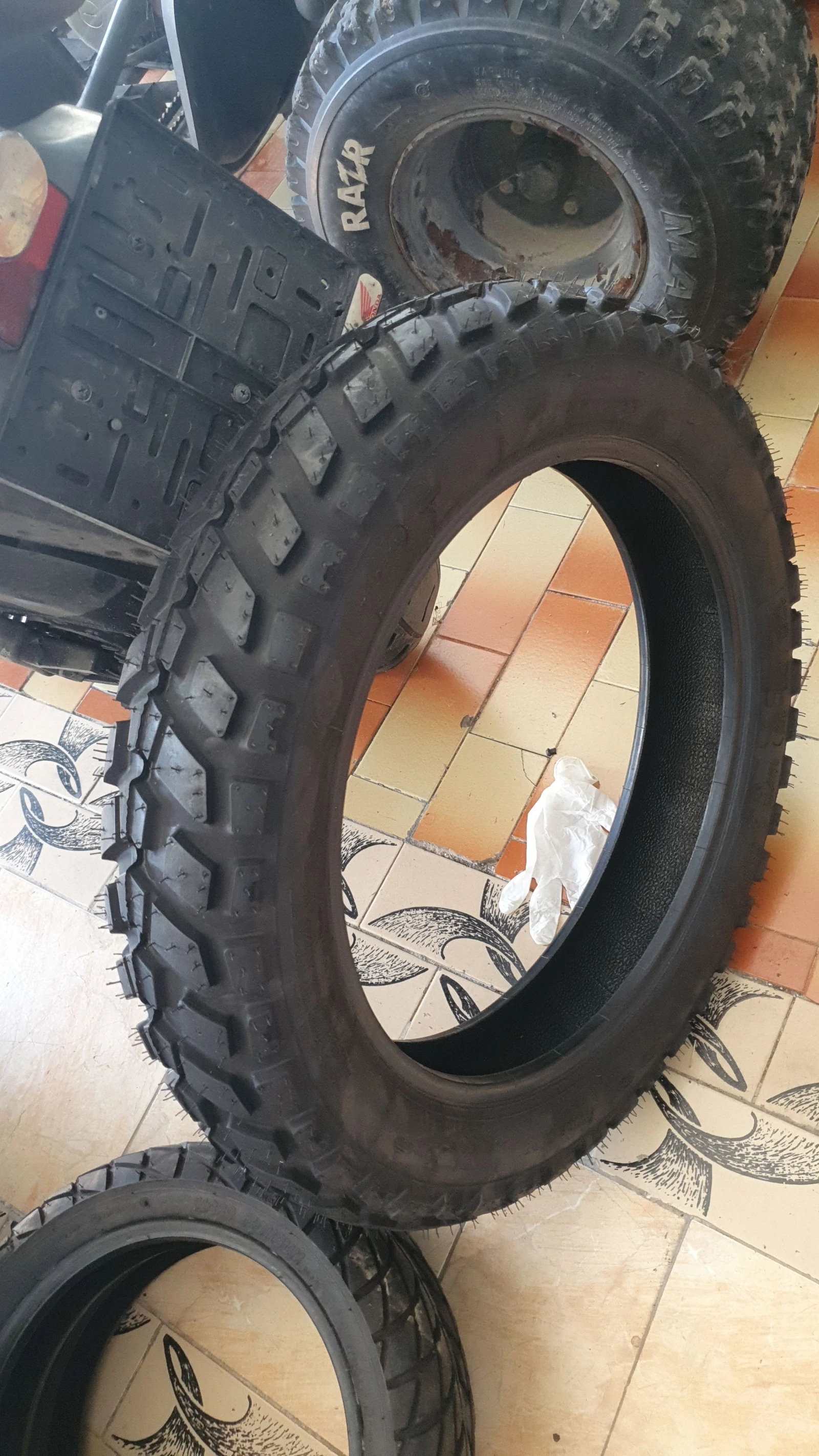 Гуми 130/70R17 | Mobile.bg — изображение 1