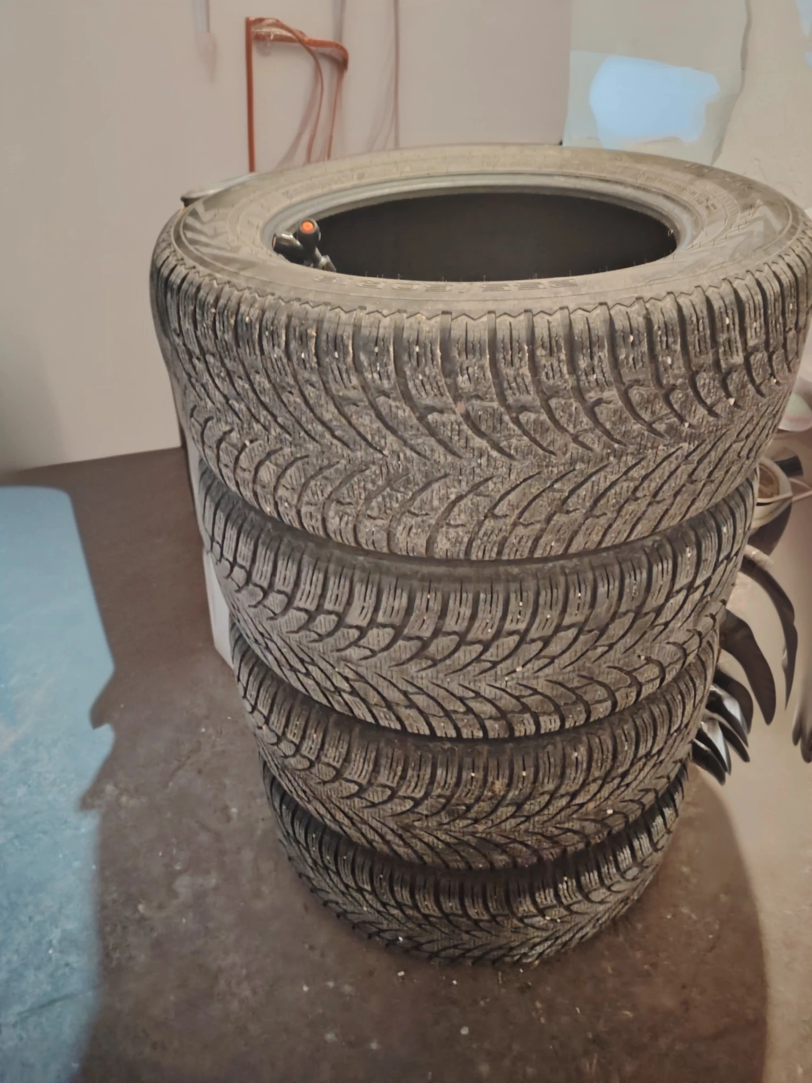 Гуми Зимни 255/60R18