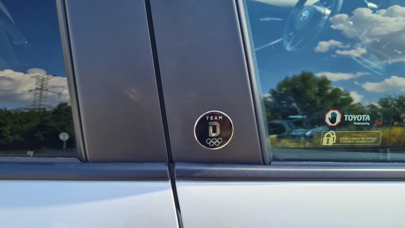 Toyota Corolla 1.8Hibrid TEAM DEUTSCHLAND, снимка 10 - Автомобили и джипове - 51264246