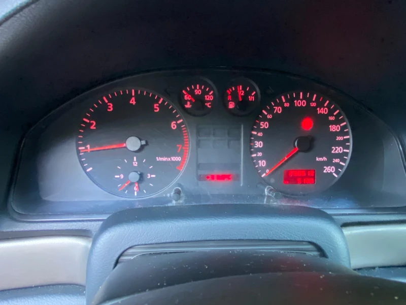 Audi A4, снимка 8 - Автомобили и джипове - 52344704