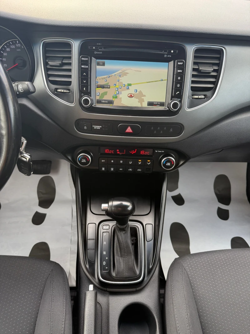 Kia Carens 2.0i CH Automat Navi 7m, снимка 11 - Автомобили и джипове - 52518900