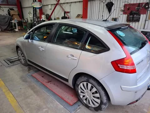 Citroen C4 1.6 HDI, снимка 14 - Автомобили и джипове - 47527985