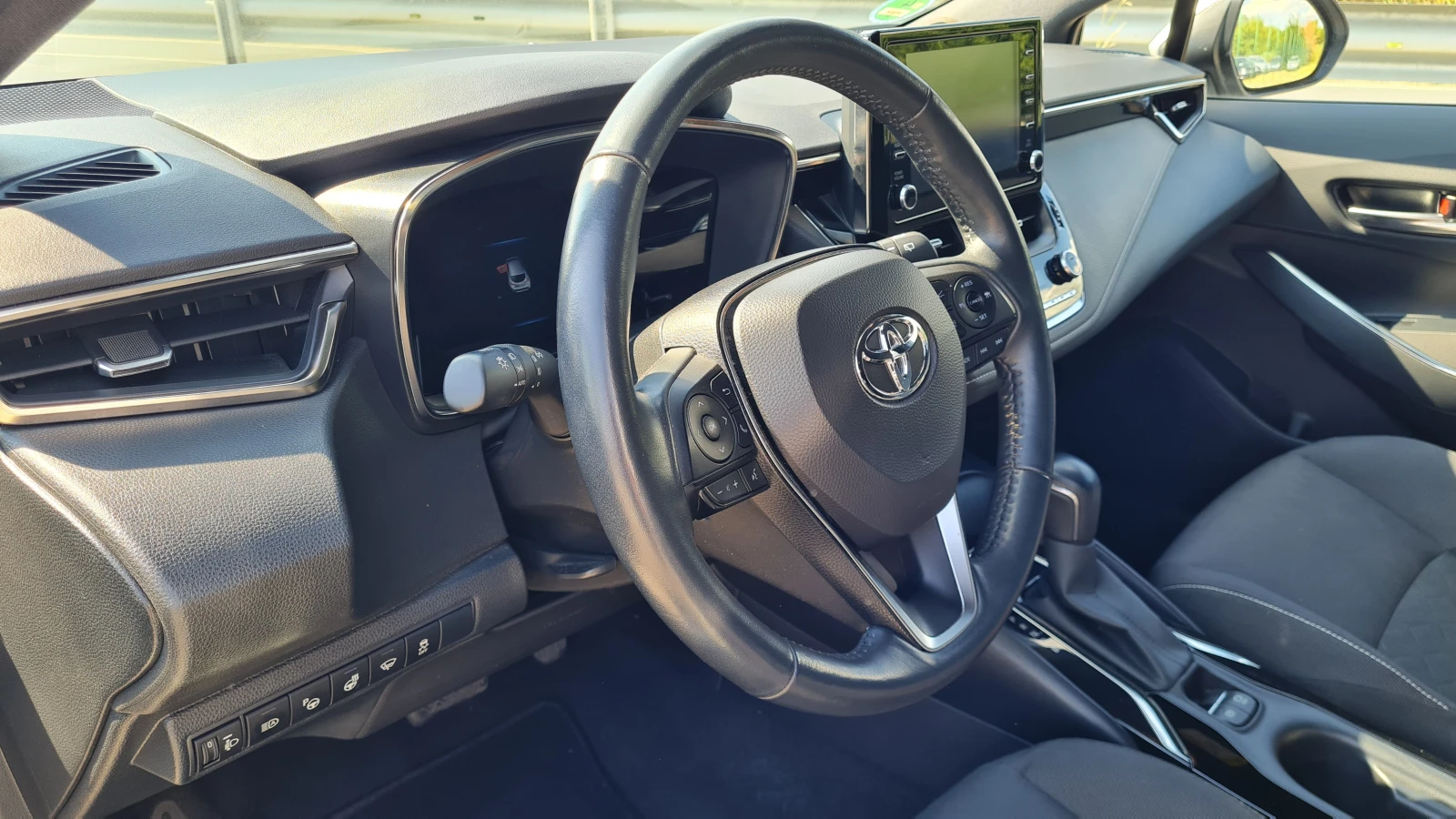 Toyota Corolla 1.8Hibrid TEAM DEUTSCHLAND - изображение 6