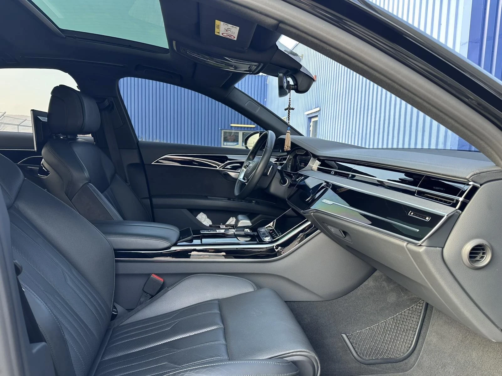 Audi A8 5.0 TFSI - изображение 8