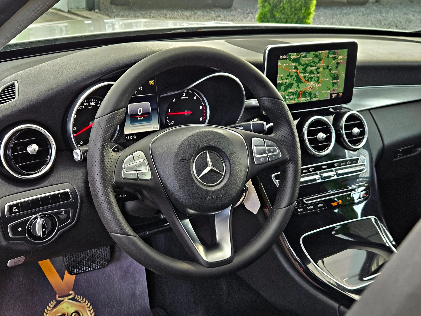 Mercedes-Benz C 220 AMG/4MAT/SHADOW LINE/GERMANY/CAMERA/AMBIENT/AIRMAT, снимка 11 - Автомобили и джипове - 54087520