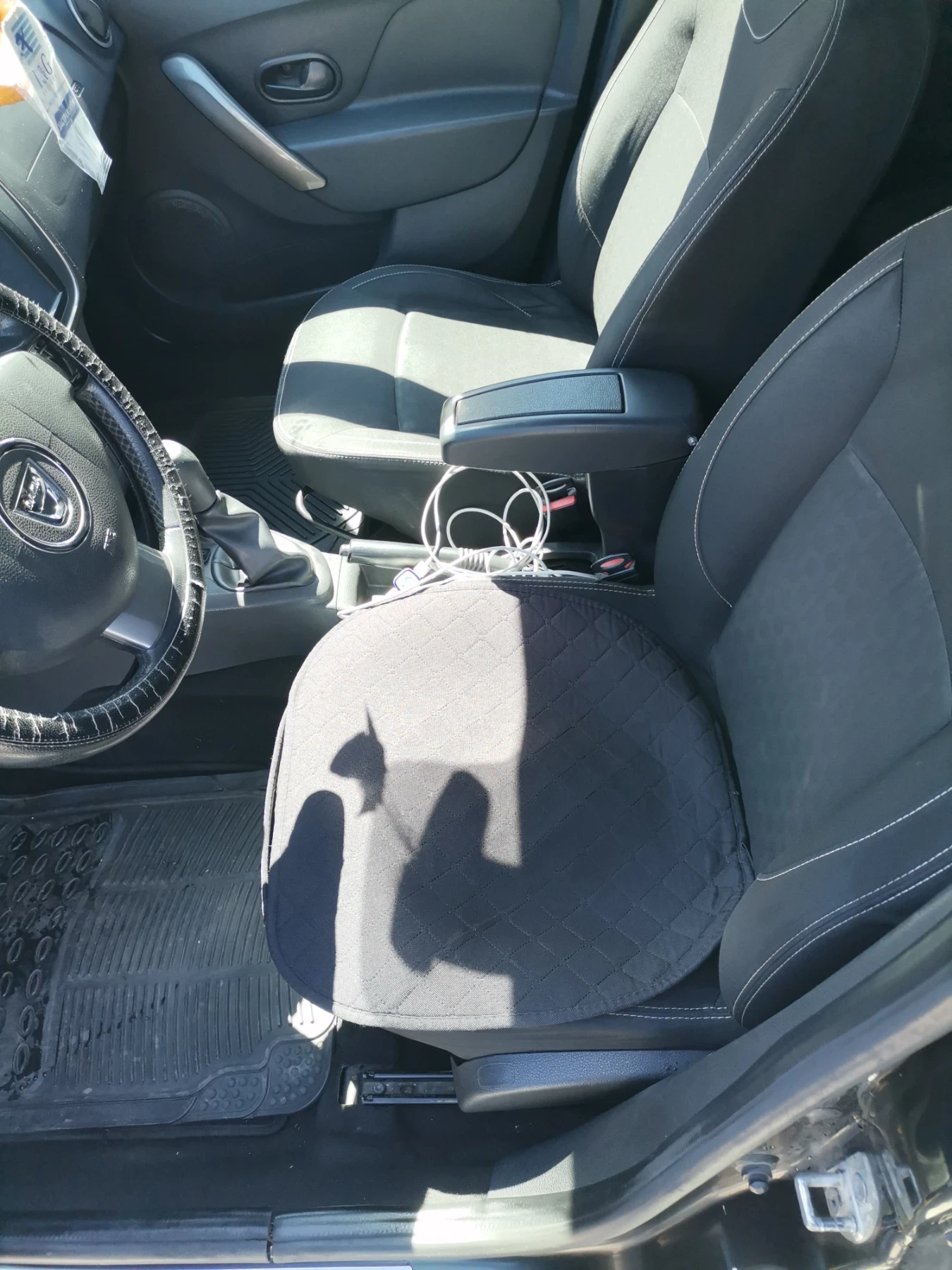 Dacia Logan 1.2, снимка 9 - Автомобили и джипове - 54833904