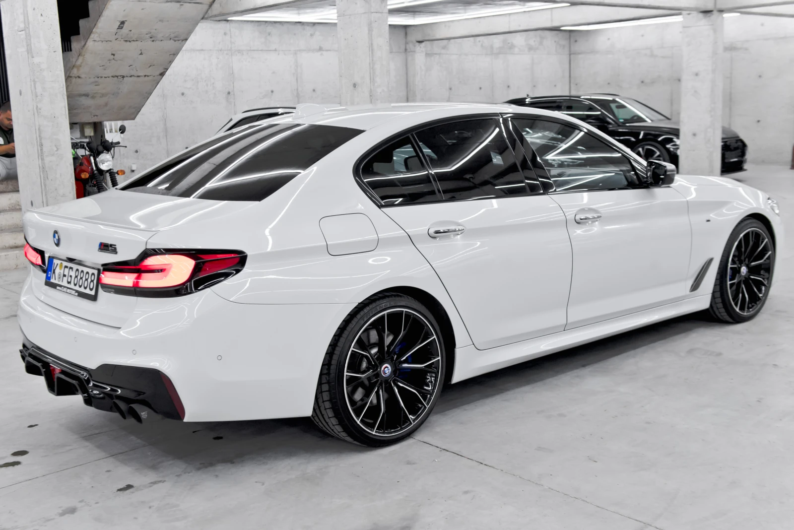 BMW 550 М550i* Stage2* Facelift M5 пакет, снимка 6 - Автомобили и джипове - 54910471