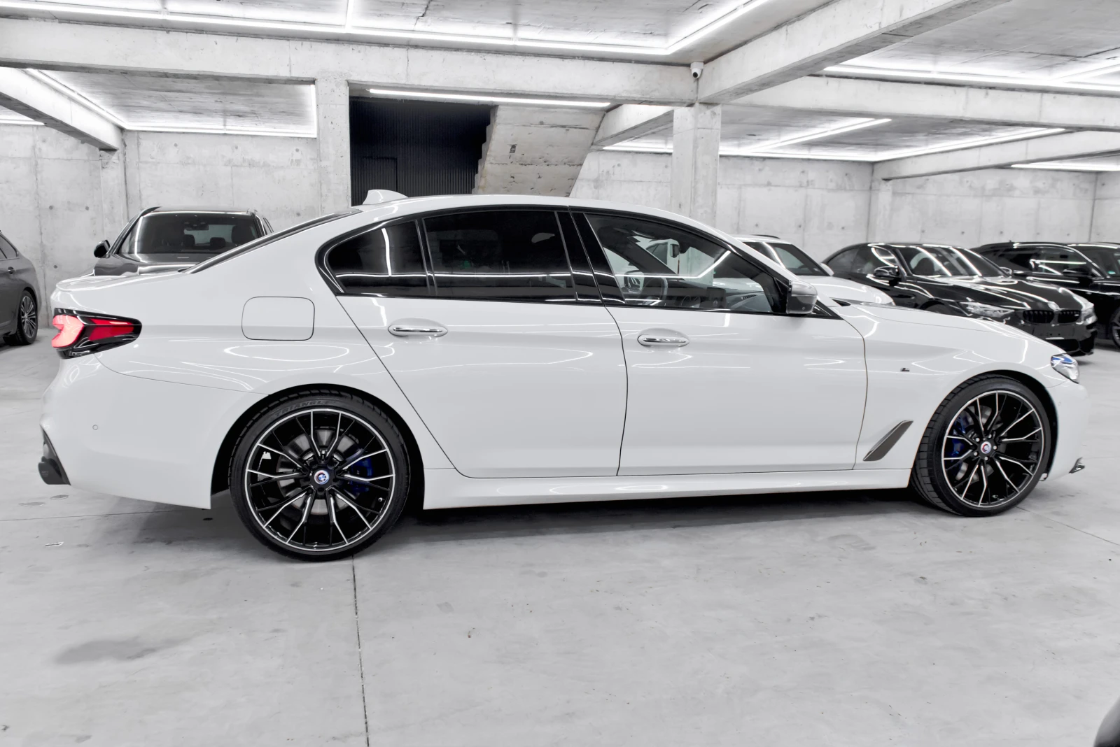 BMW 550 М550i* Stage2* Facelift M5 пакет, снимка 7 - Автомобили и джипове - 54910471
