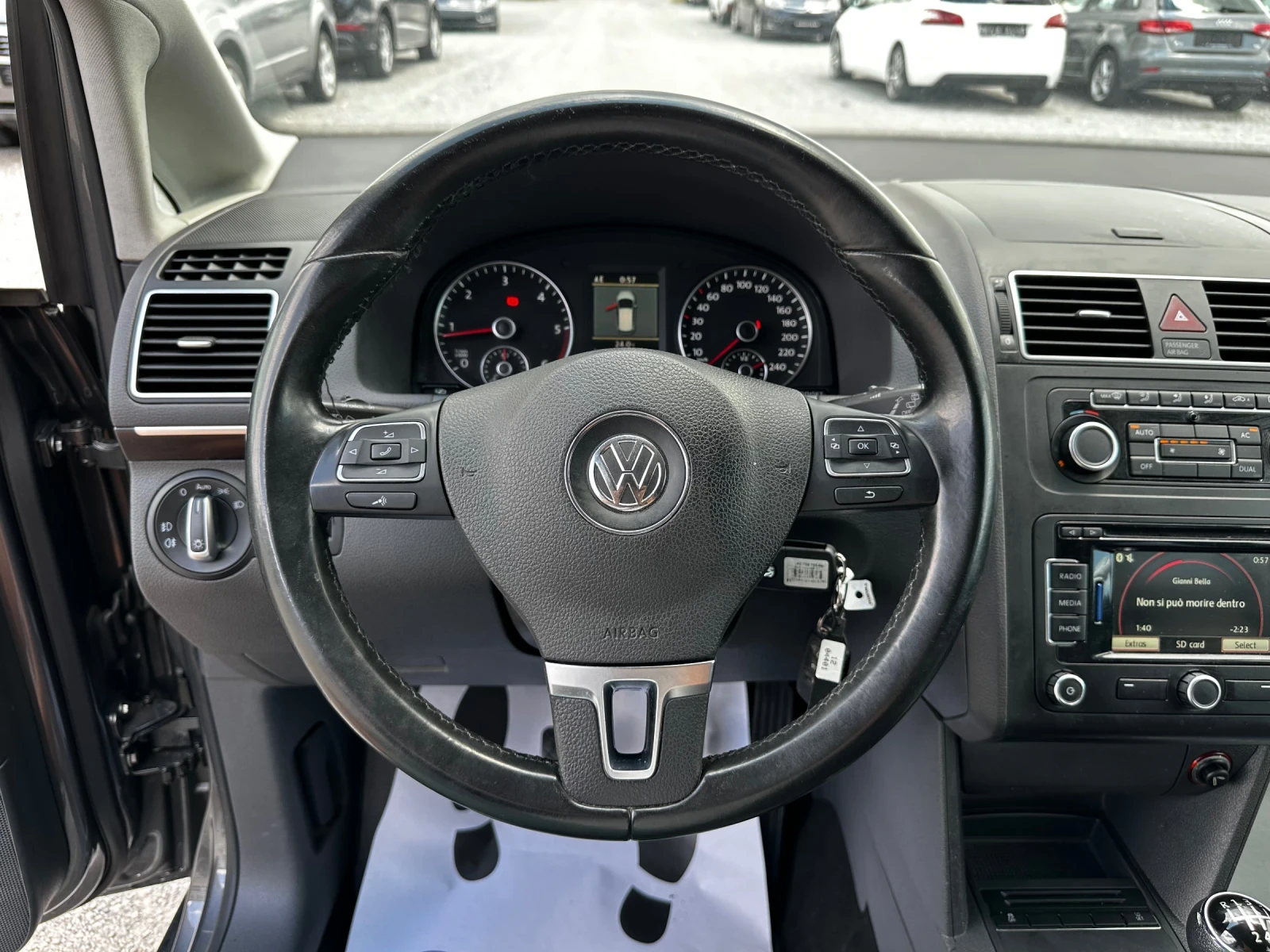 VW Touran 2.0TDi-HIGHLINE-НАВИ-ВЕЛУР-КЛИМАТРОНИК-ФУЛЛ-ТОП, снимка 11 - Автомобили и джипове - 54978046