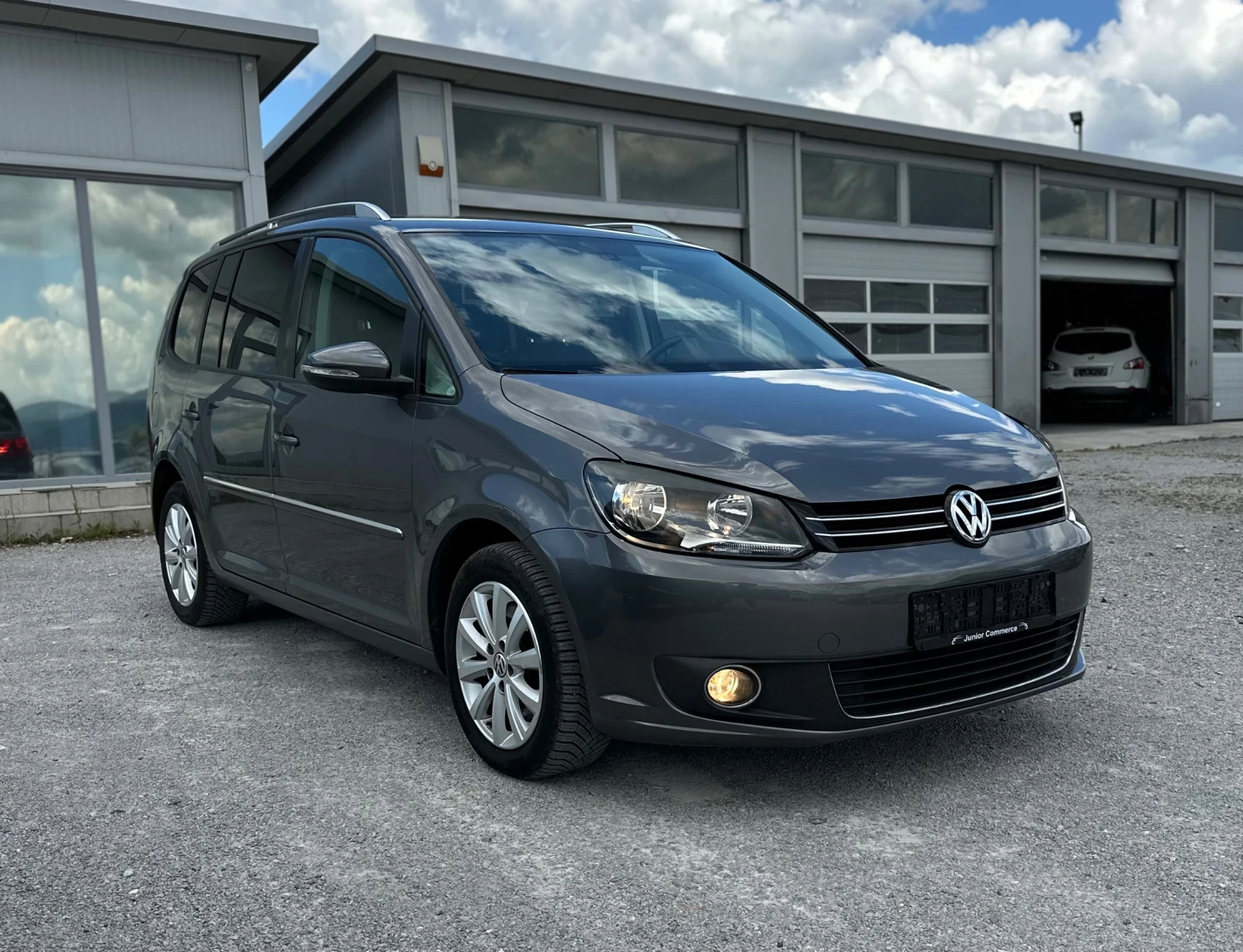 VW Touran 2.0TDi-HIGHLINE-НАВИ-ВЕЛУР-КЛИМАТРОНИК-ФУЛЛ-ТОП, снимка 3 - Автомобили и джипове - 54978046