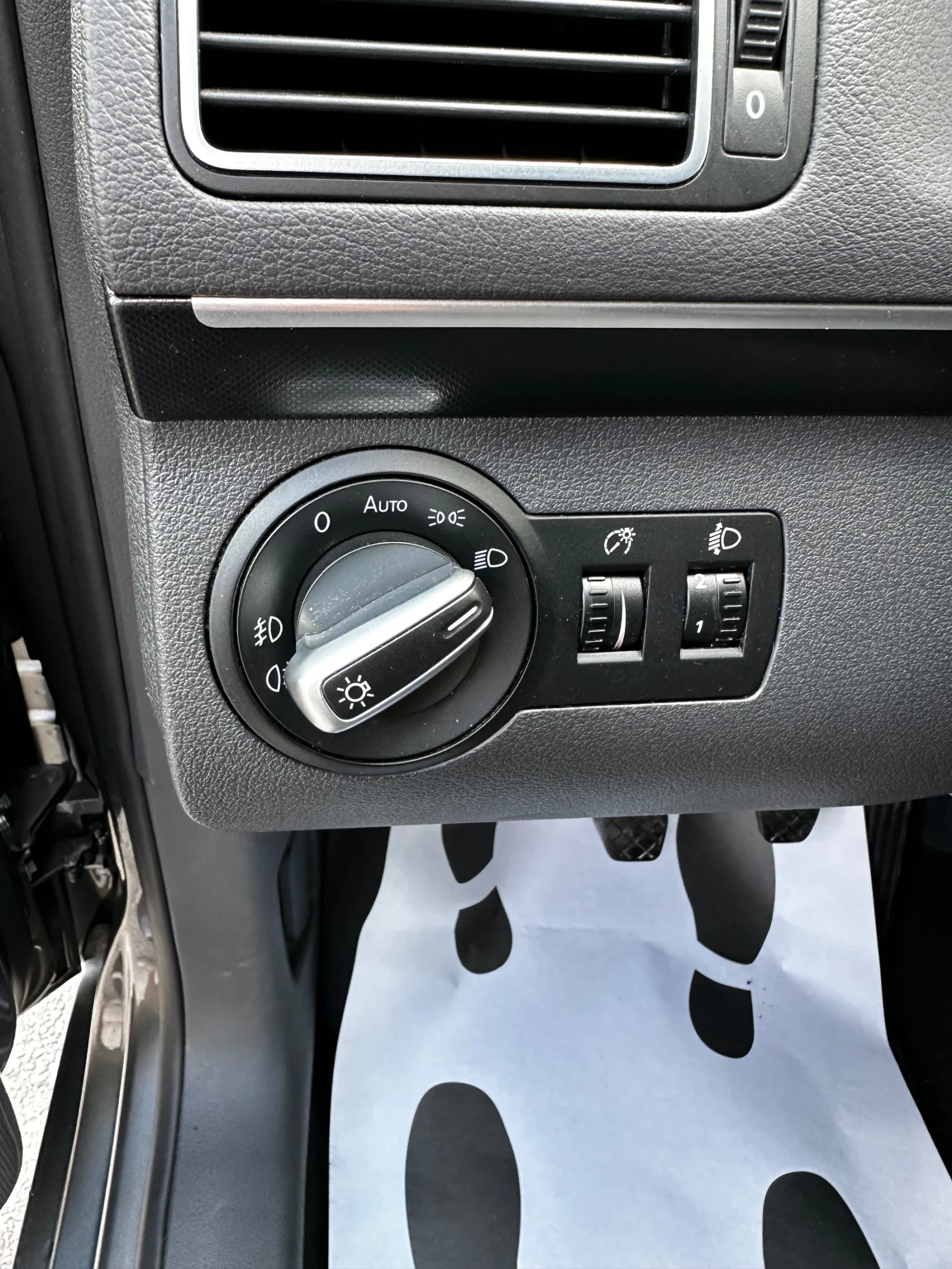 VW Touran 2.0TDi-HIGHLINE-НАВИ-ВЕЛУР-КЛИМАТРОНИК-ФУЛЛ-ТОП, снимка 10 - Автомобили и джипове - 54978046