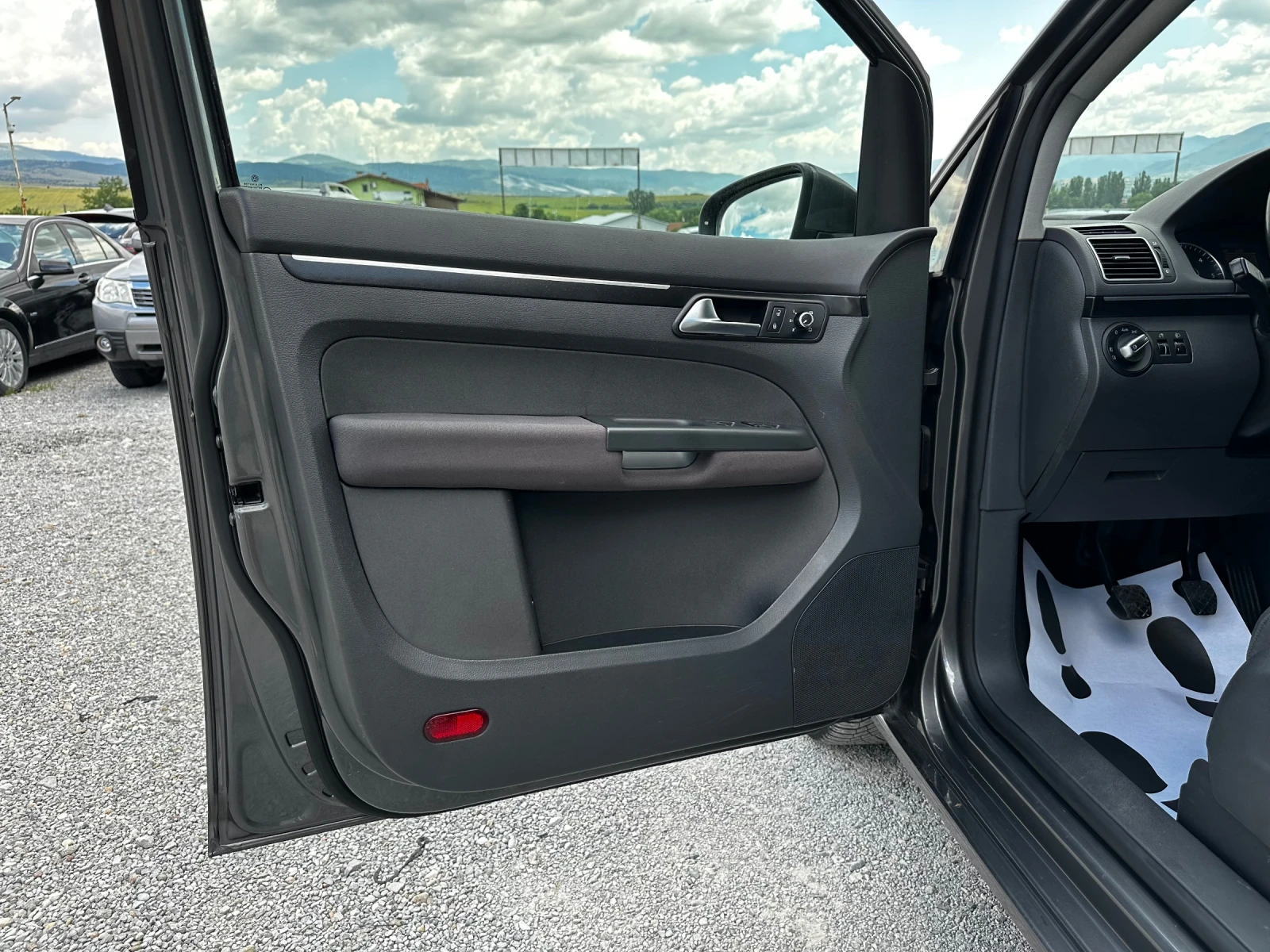 VW Touran 2.0TDi-HIGHLINE-НАВИ-ВЕЛУР-КЛИМАТРОНИК-ФУЛЛ-ТОП, снимка 7 - Автомобили и джипове - 54978046