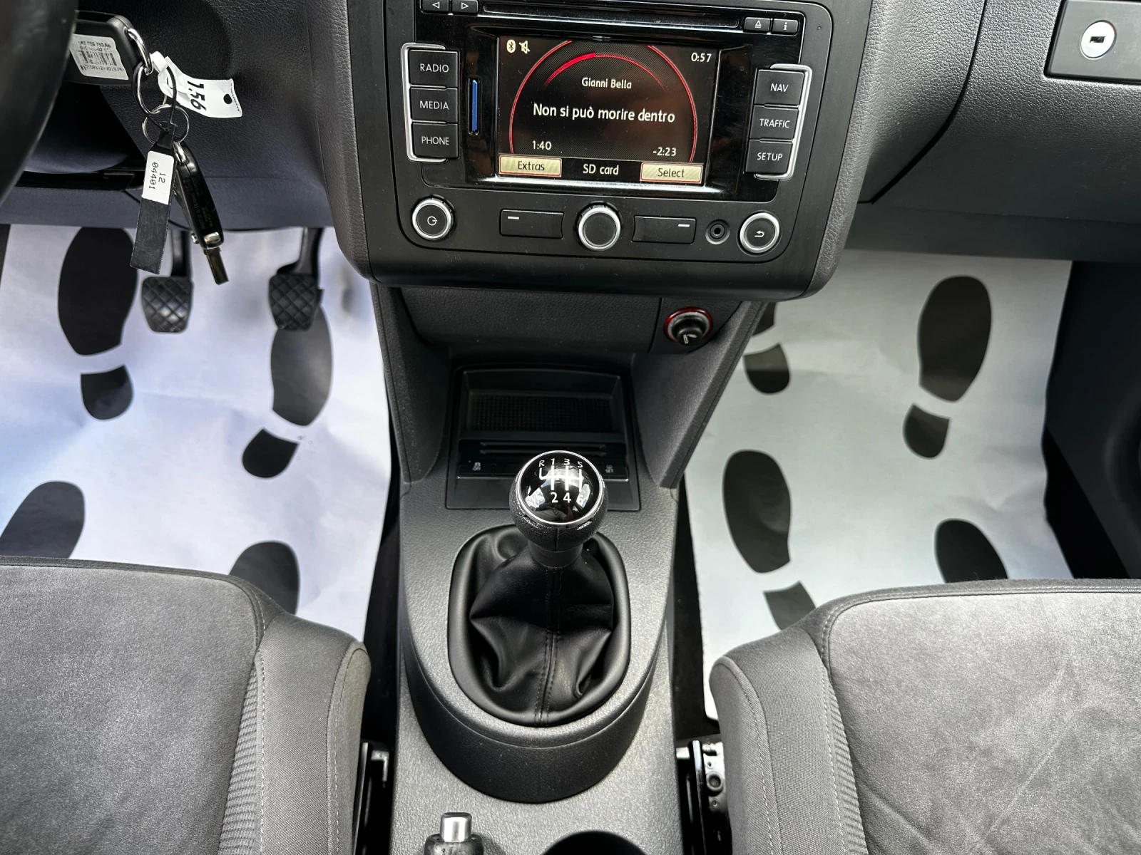VW Touran 2.0TDi-HIGHLINE-НАВИ-ВЕЛУР-КЛИМАТРОНИК-ФУЛЛ-ТОП, снимка 13 - Автомобили и джипове - 54978046