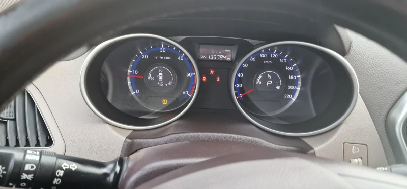 Hyundai IX35 2.0 d 4x4, снимка 9 - Автомобили и джипове - 53292660