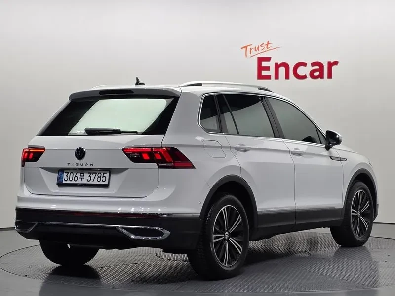 VW Tiguan 2.0 Tdi Premium, снимка 2 - Автомобили и джипове - 55748393