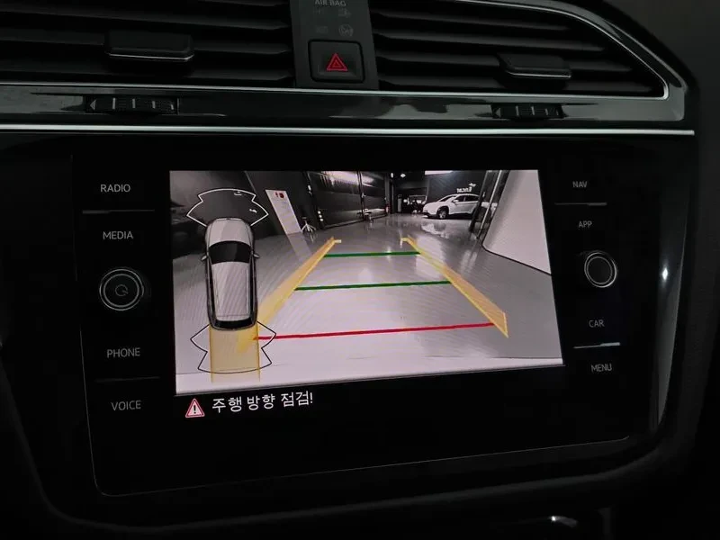 VW Tiguan 2.0 Tdi Premium, снимка 15 - Автомобили и джипове - 55748393