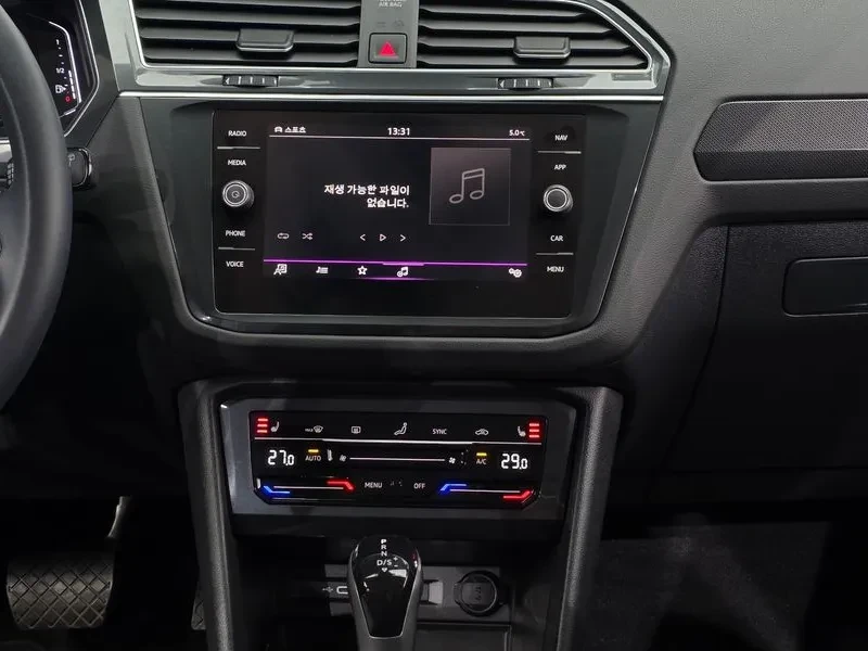VW Tiguan 2.0 Tdi Premium, снимка 14 - Автомобили и джипове - 55748393
