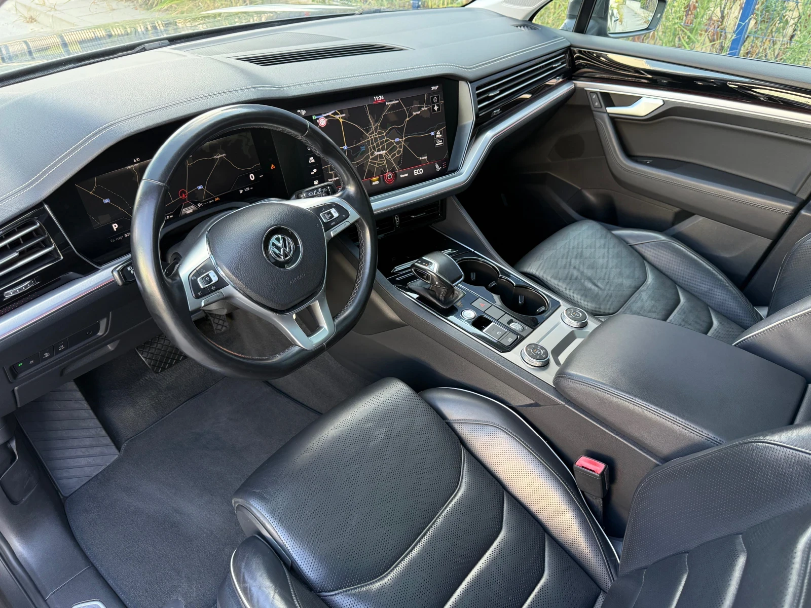 VW Touareg 3.0TDIV6 4х4/DIGITAL/MATRIX/ПОДГРЕВ/DISTRONIC/ПАНО, снимка 6 - Автомобили и джипове - 55573252