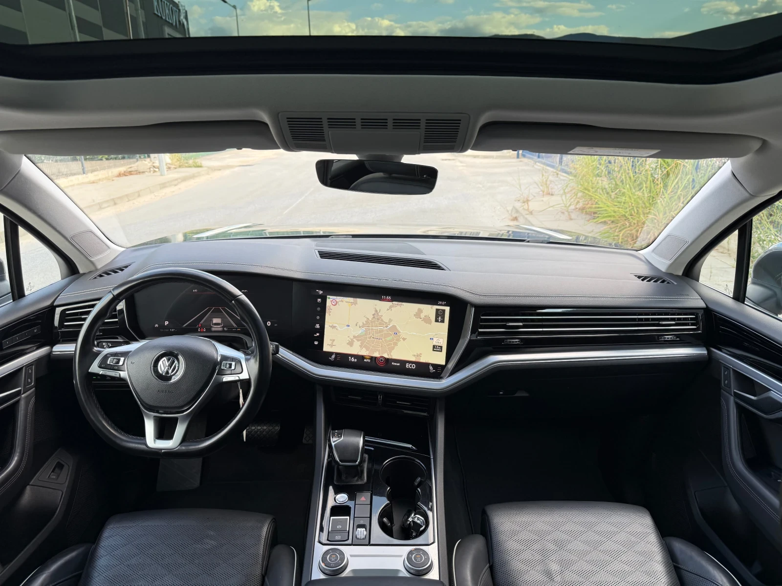 VW Touareg 3.0TDIV6 4х4/DIGITAL/MATRIX/ПОДГРЕВ/DISTRONIC/ПАНО, снимка 8 - Автомобили и джипове - 55573252