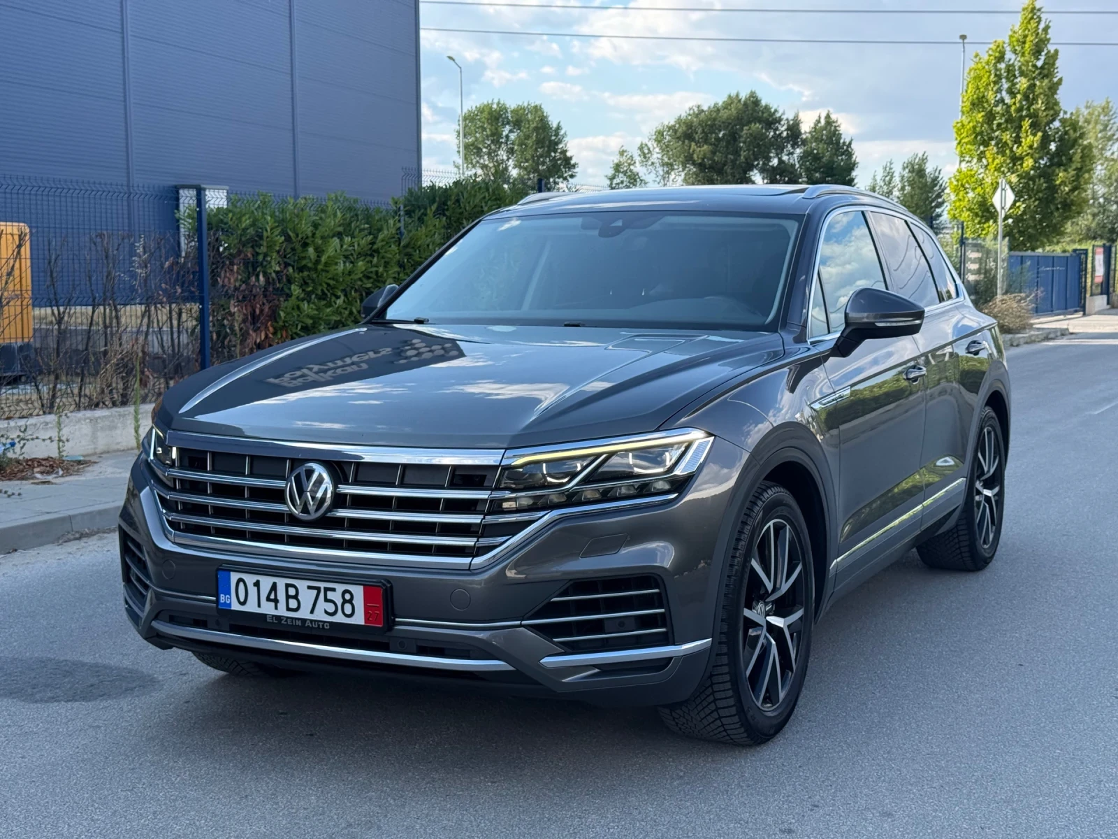 VW Touareg 3.0TDIV6 4х4/DIGITAL/MATRIX/ПОДГРЕВ/DISTRONIC/ПАНО