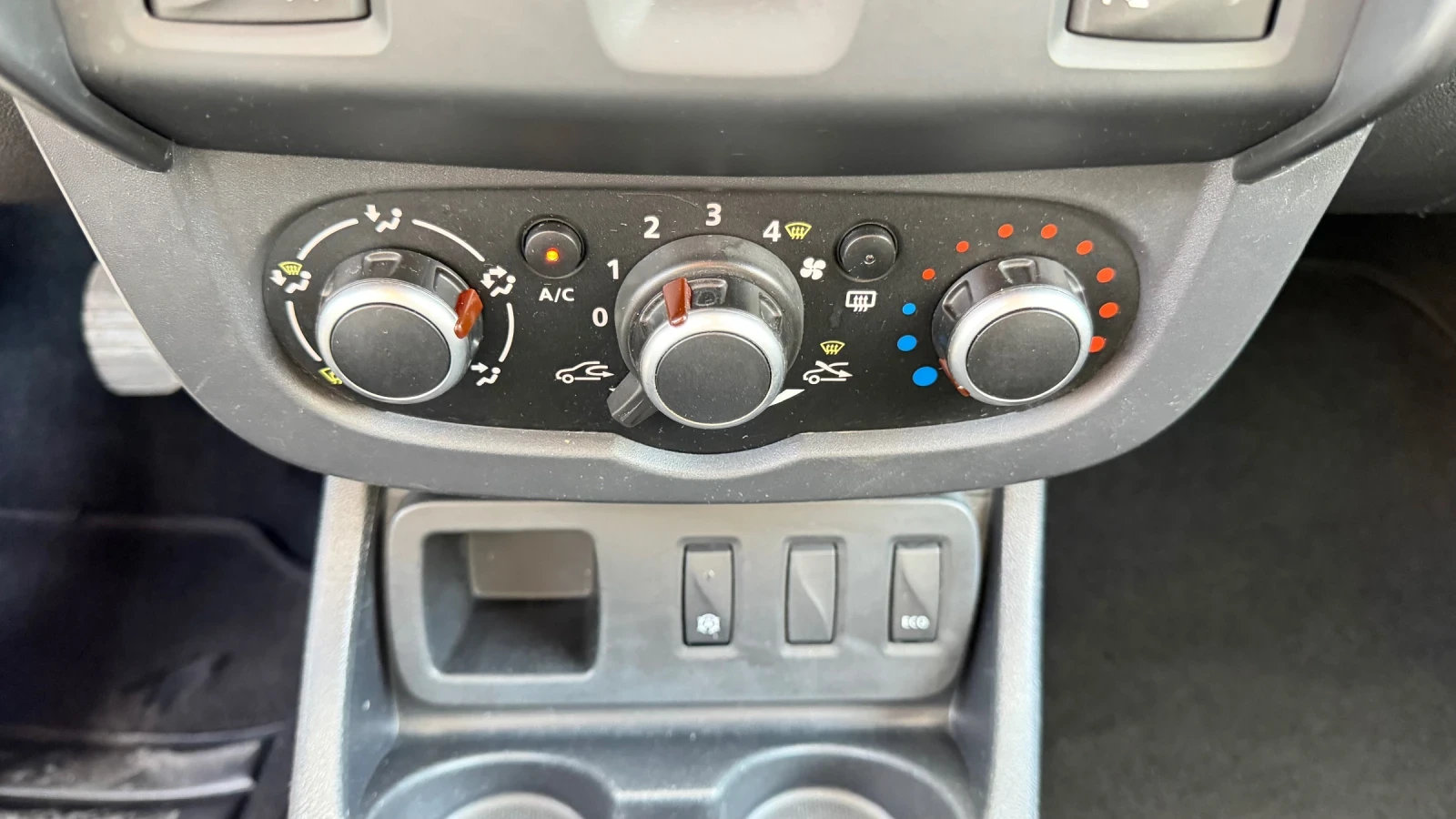 Dacia Duster 1.6 Нисан, камера, нави, автопилот, евро6, снимка 14 - Автомобили и джипове - 55682902