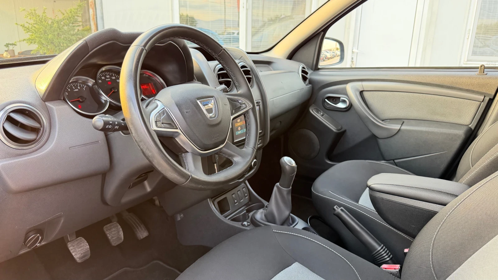 Dacia Duster 1.6 Нисан, камера, нави, автопилот, евро6, снимка 7 - Автомобили и джипове - 55682902