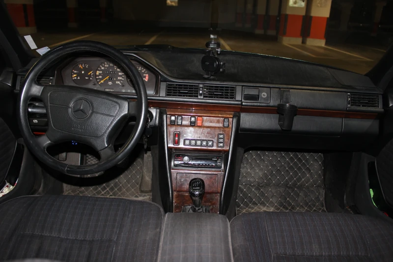 Mercedes-Benz 124 200Е, снимка 6 - Автомобили и джипове - 49305889