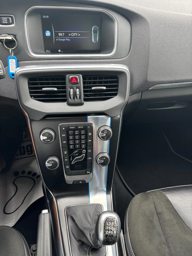 Volvo V40 2.0 D2, снимка 15 - Автомобили и джипове - 51375831