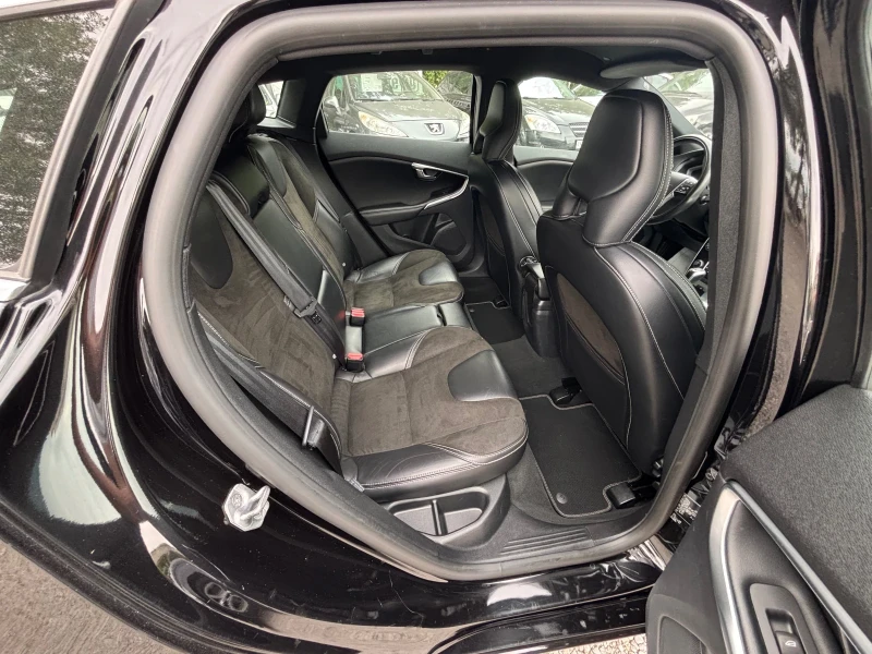 Volvo V40 2.0 D2, снимка 8 - Автомобили и джипове - 51375831