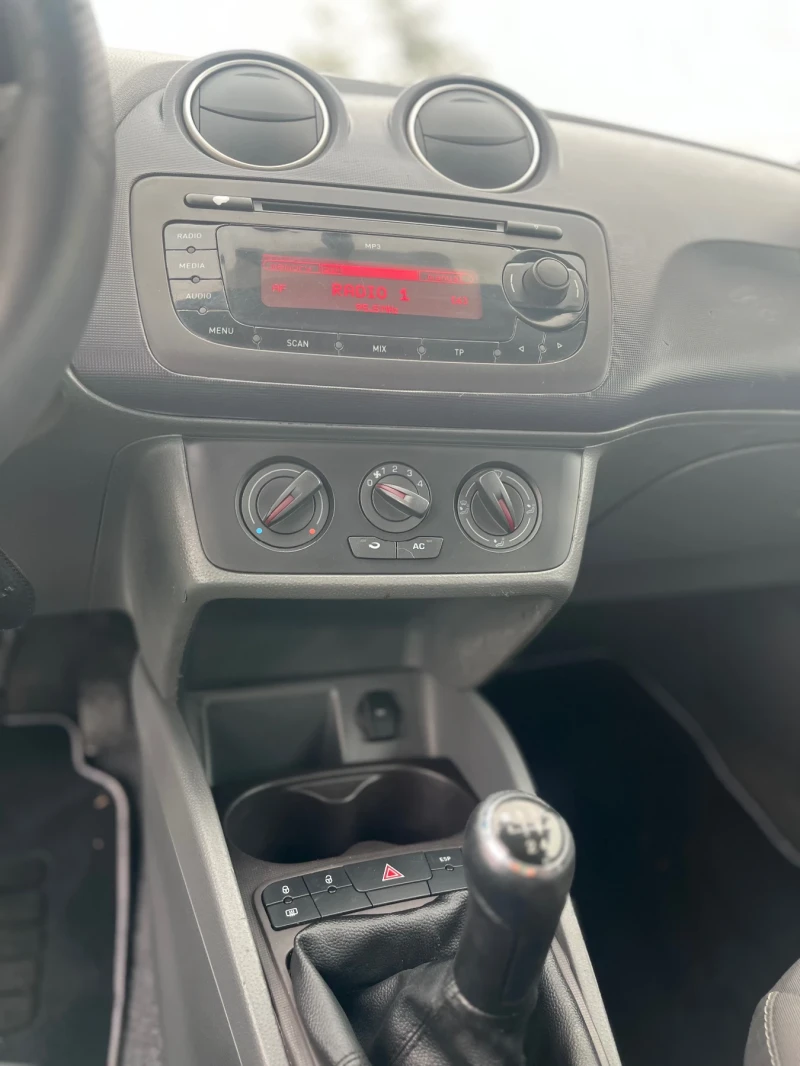 Seat Ibiza 1.2 бензин, снимка 8 - Автомобили и джипове - 51708210