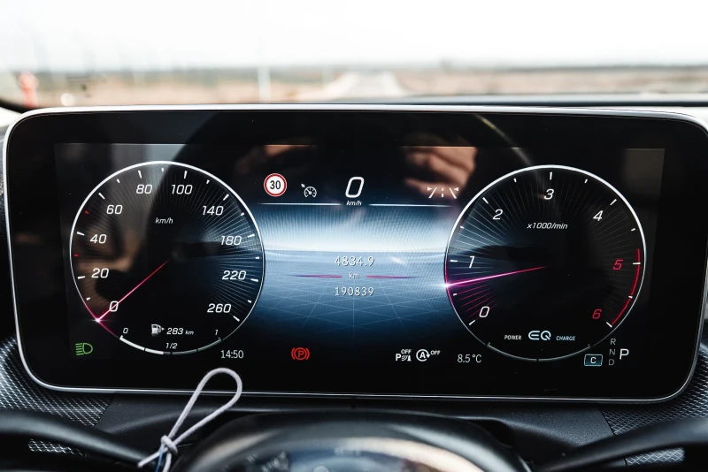 Mercedes-Benz C 220 Top Zustand Panorama , снимка 13 - Автомобили и джипове - 52898594