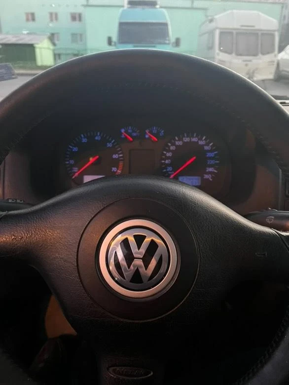 VW Golf 1.6 SR Газ/Бензин, снимка 12 - Автомобили и джипове - 48024953