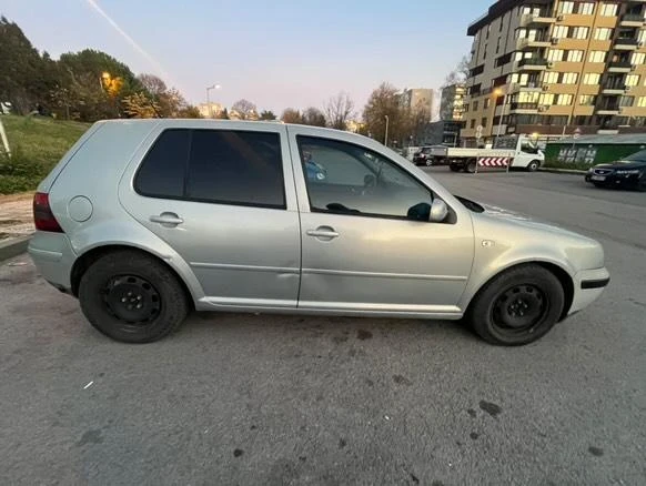 VW Golf 1.6 SR Газ/Бензин, снимка 7 - Автомобили и джипове - 48024953